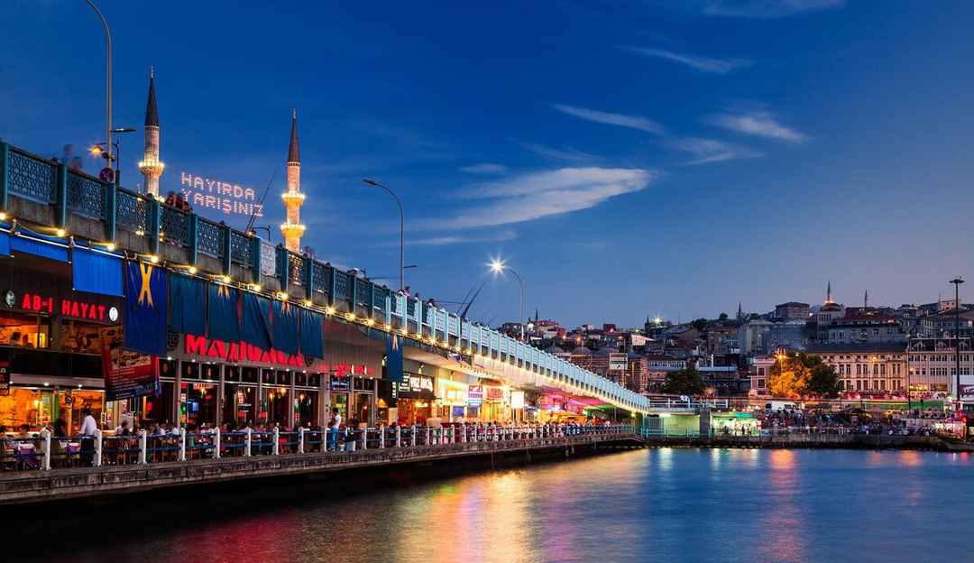 12 Saatlik Şoförlü İstanbul Turu - 1-7 Kişi İçin Toplam Fiyat