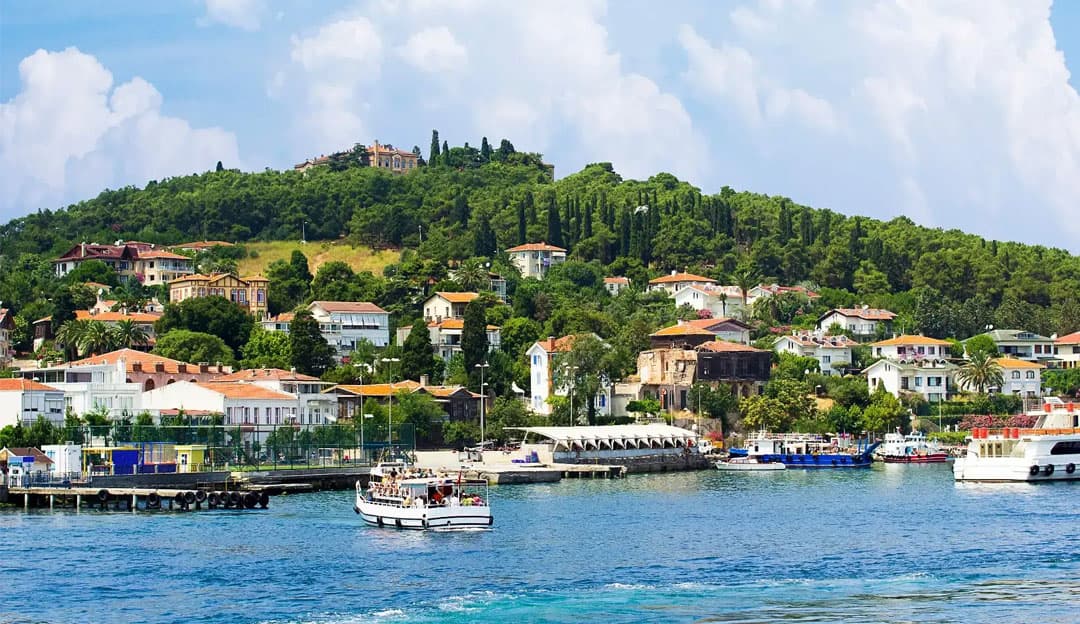 İstanbul Tam Gün Adalar Turu - Büyükada, Kınalıada Öğle Yemeği ve Transfer Dahil