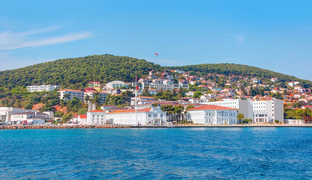 İstanbul Tam Gün Adalar Turu - Büyükada, Kınalıada Öğle Yemeği ve Transfer Dahil